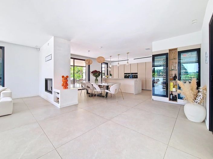 Image No.25-6 Bed House for sale