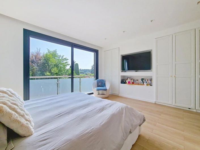 Image No.26-6 Bed House for sale