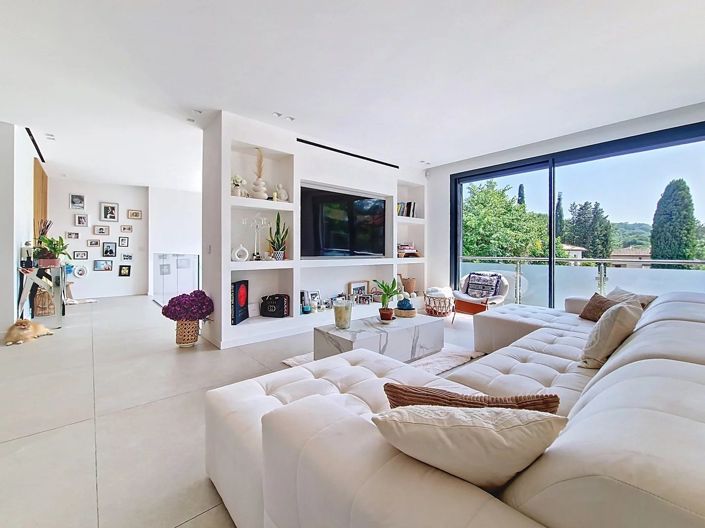 Image No.6-6 Bed House for sale