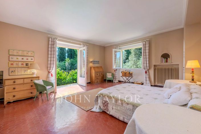 Image No.18-7 Bed House for sale