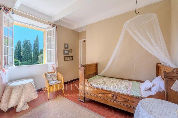 Image No.19-7 Bed House for sale