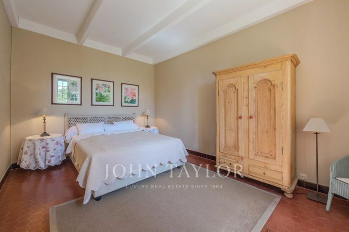Image No.20-7 Bed House for sale