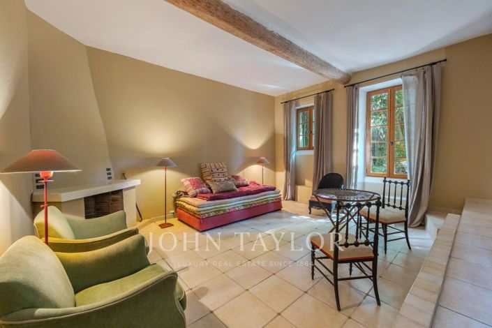 Image No.24-7 Bed House for sale