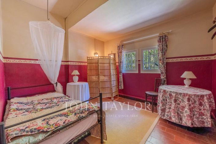 Image No.25-7 Bed House for sale