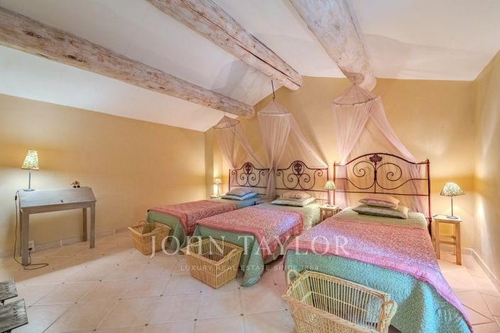 Image No.27-7 Bed House for sale