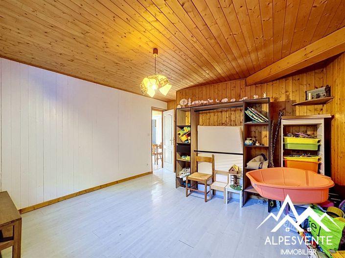 Image No.12-5 Bed House for sale