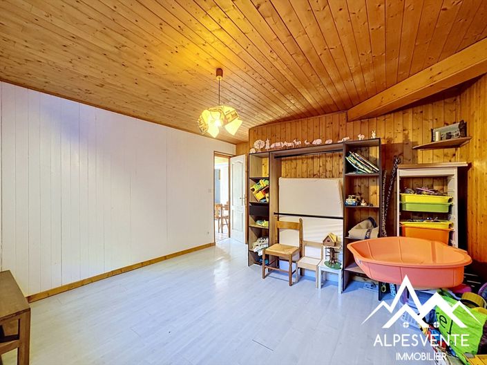 Image No.12-5 Bed House for sale