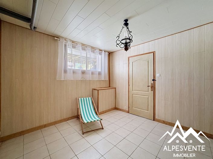 Image No.19-5 Bed House for sale