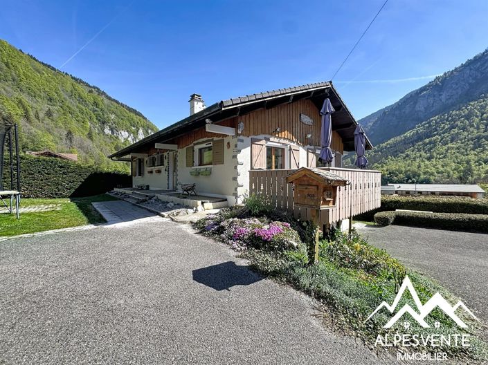 Image No.20-5 Bed House for sale