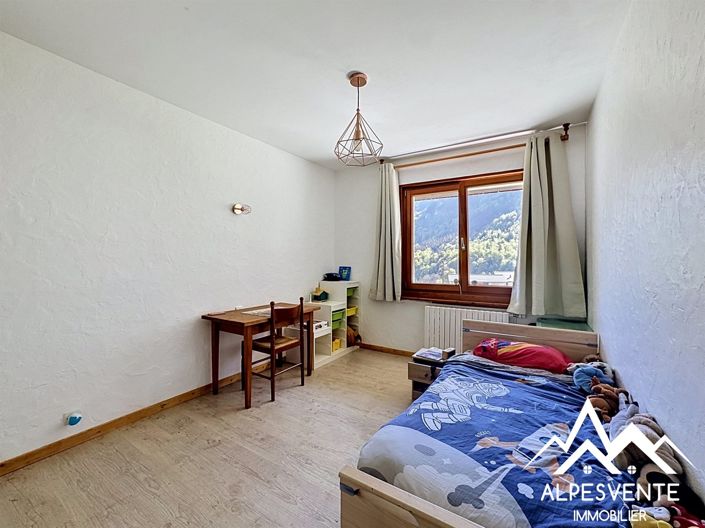 Image No.9-5 Bed House for sale