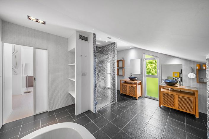Image No.15-4 Bed House for sale