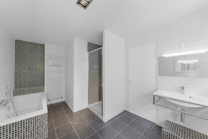 Image No.18-4 Bed House for sale