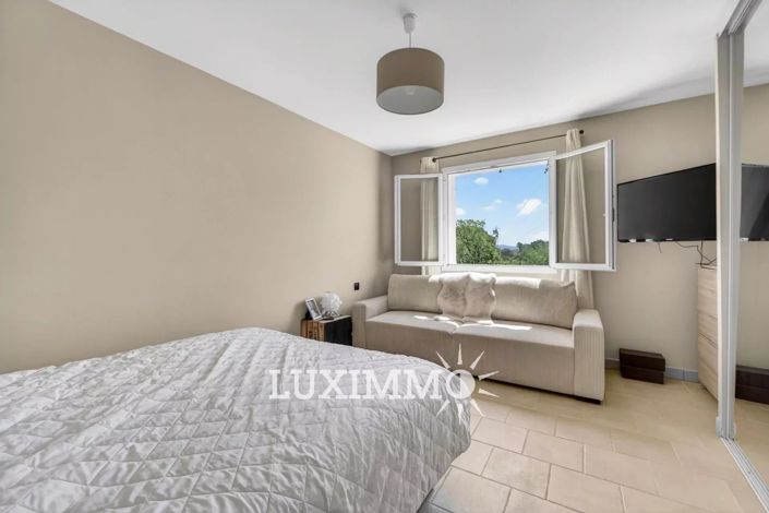 Image No.11-3 Bed House for sale