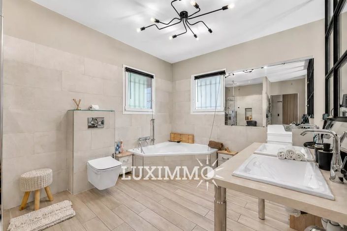 Image No.8-3 Bed House for sale