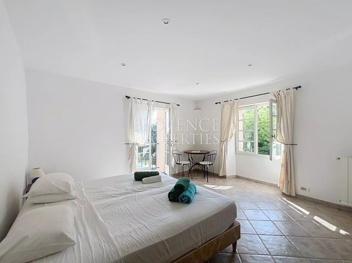 Image No.19-12 Bed House for sale