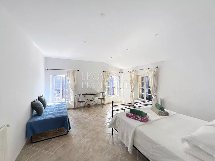 Image No.21-12 Bed House for sale