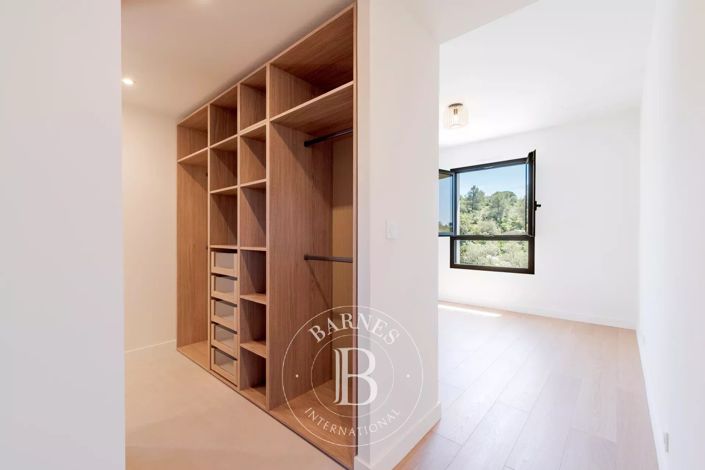Image No.13-5 Bed House for sale
