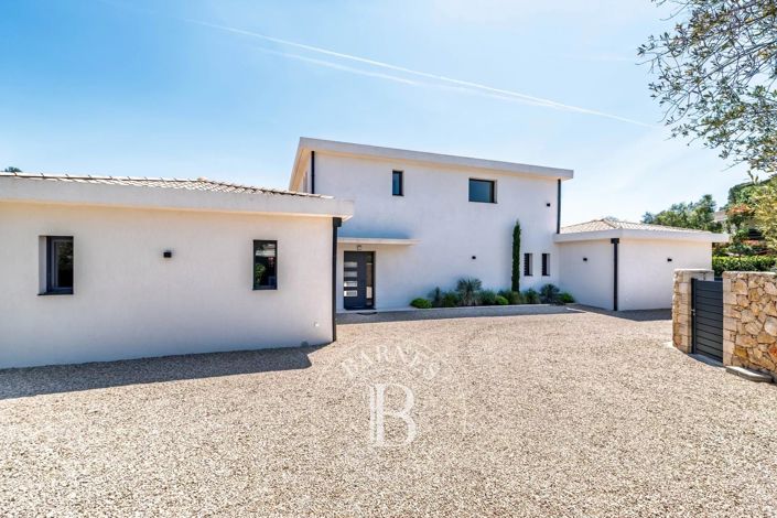 Image No.6-5 Bed House for sale