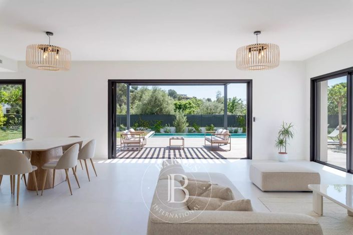 Image No.9-5 Bed House for sale