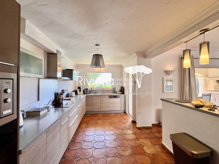 Image No.16-4 Bed House for sale