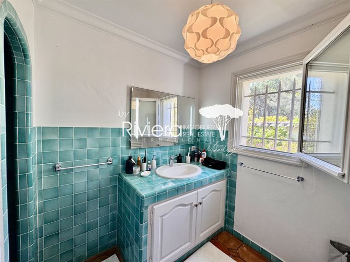 Image No.25-4 Bed House for sale