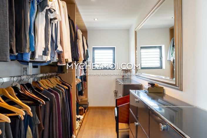 Image No.10-4 Bed Property for sale