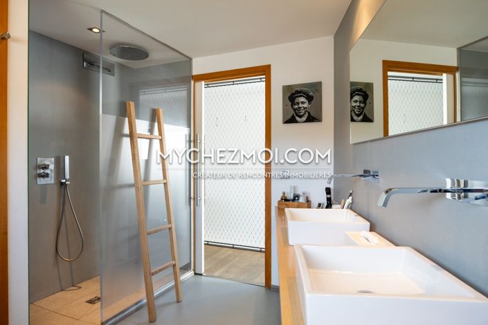 Image No.13-4 Bed Property for sale