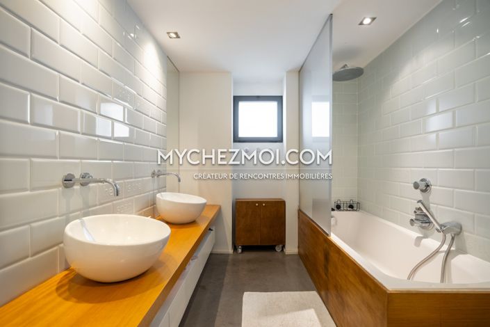 Image No.24-4 Bed Property for sale