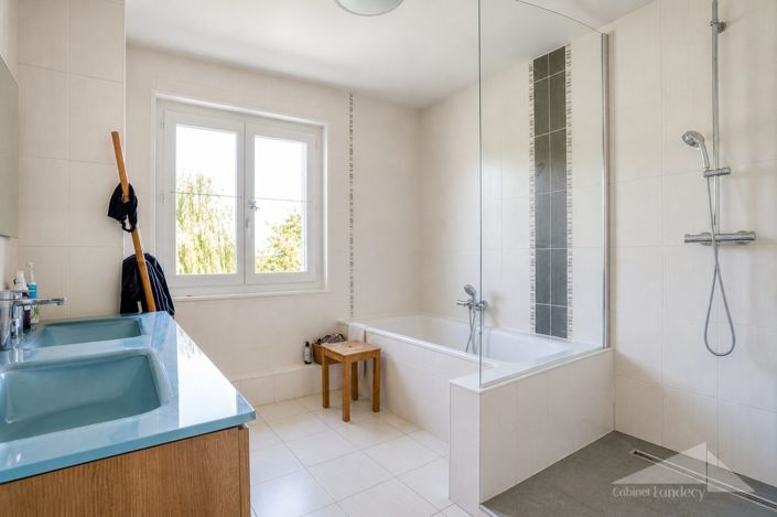 Image No.8-4 Bed House for sale