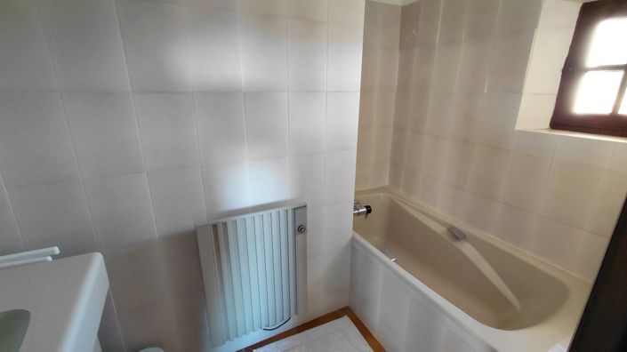 Image No.20-5 Bed House for sale
