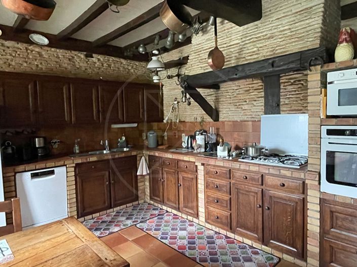 Image No.10-6 Bed House for sale