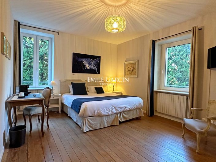 Image No.8-24 Bed House for sale