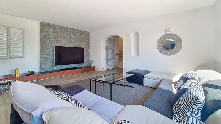 Image No.12-4 Bed House for sale