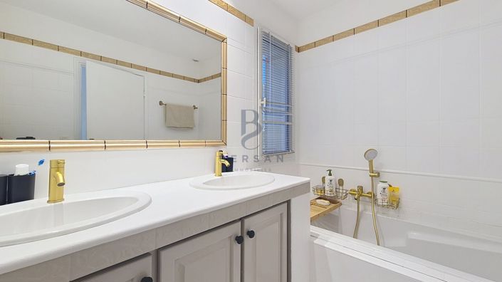 Image No.18-4 Bed House for sale