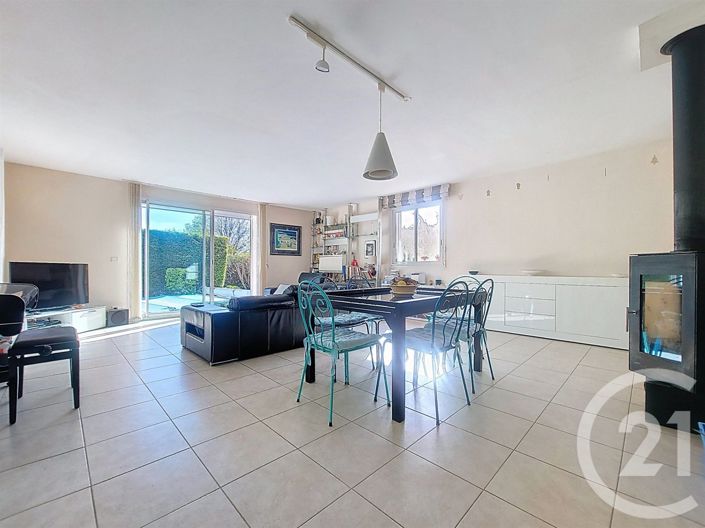 Image No.2-4 Bed House for sale