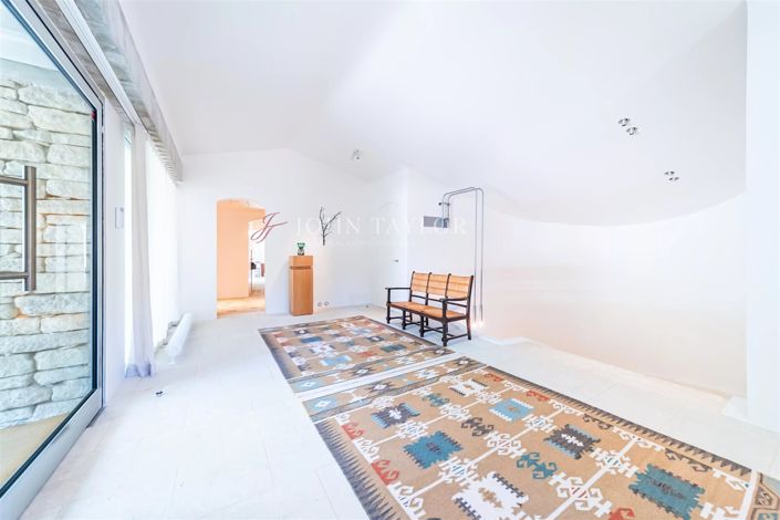 Image No.22-7 Bed House for sale