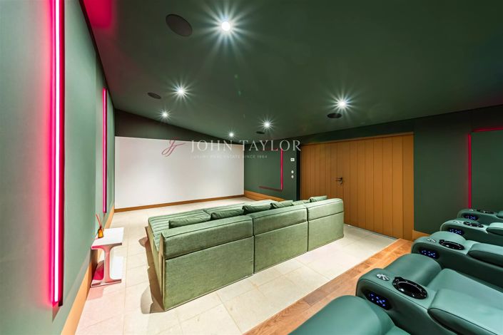 Image No.24-7 Bed House for sale