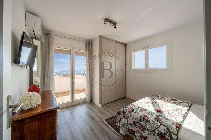 Image No.10-4 Bed House for sale