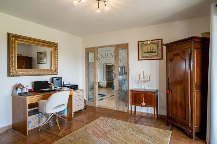 Image No.8-4 Bed House for sale