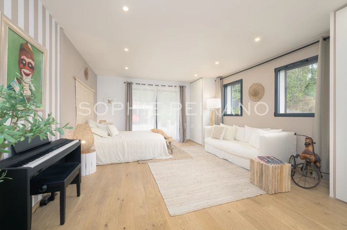 Image No.12-6 Bed House for sale
