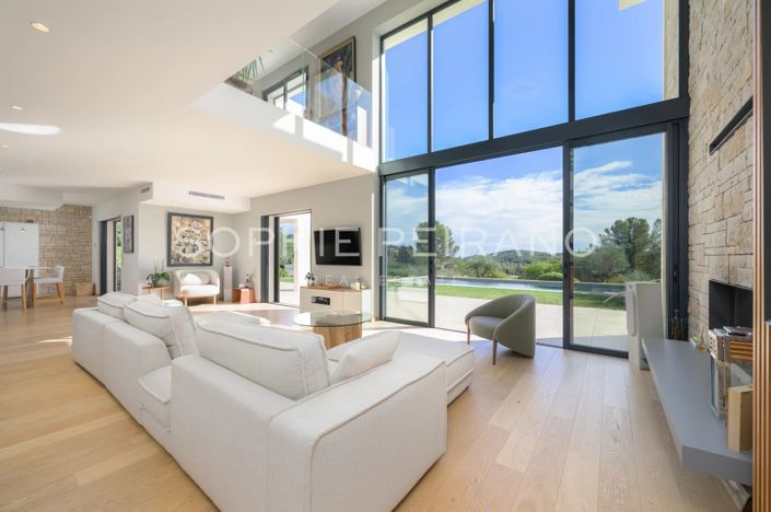 Image No.2-6 Bed House for sale
