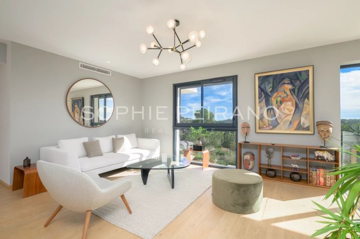 Image No.6-6 Bed House for sale
