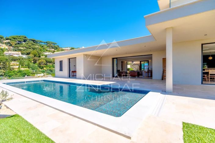 Image No.2-4 Bed House for sale