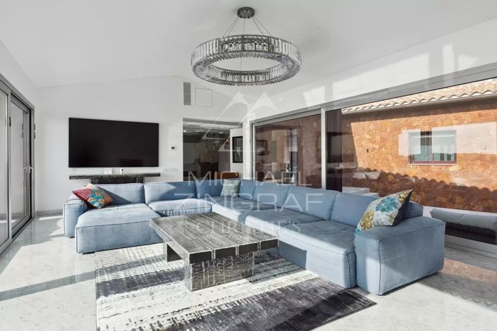 Image No.6-4 Bed House for sale