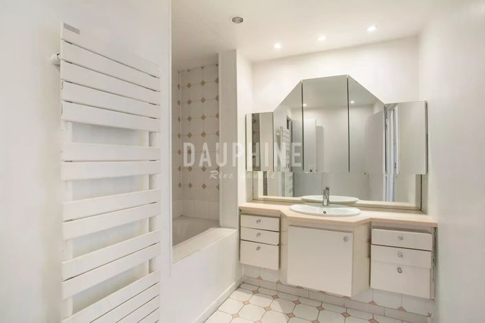 Image No.10-3 Bed Apartment for sale