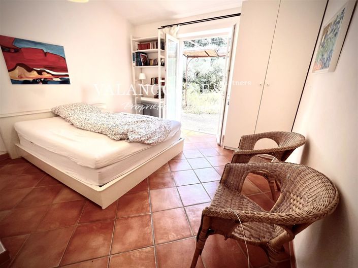Image No.9-3 Bed House for sale