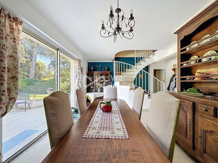 Image No.8-6 Bed House for sale