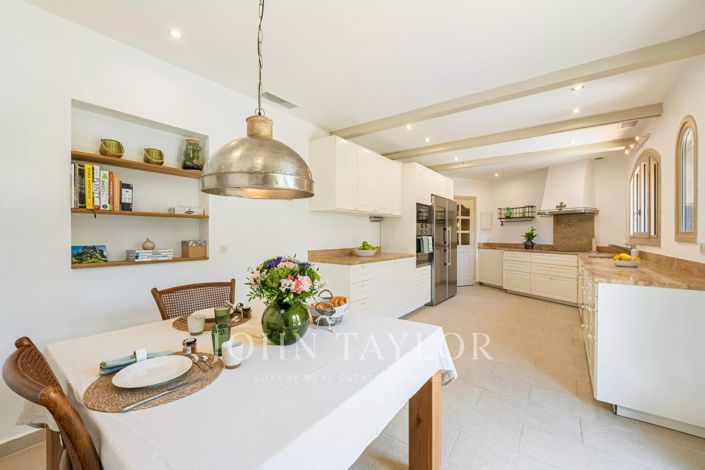 Image No.11-3 Bed House for sale