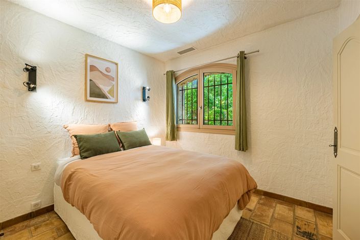Image No.17-3 Bed House for sale