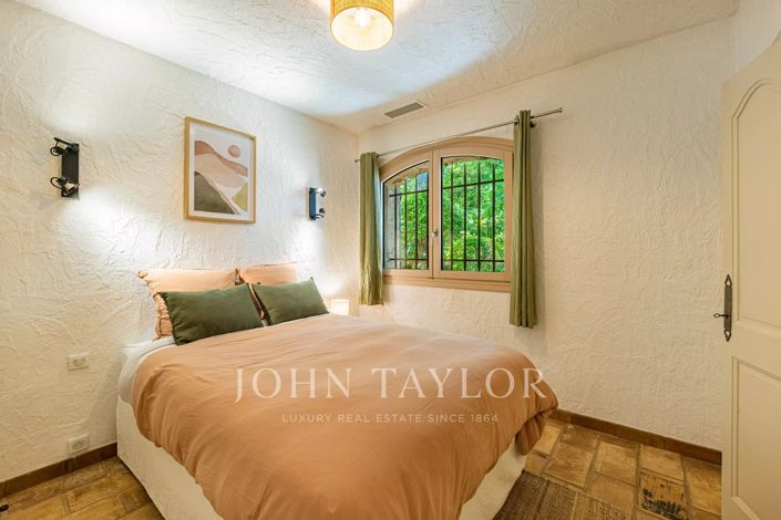 Image No.17-3 Bed House for sale